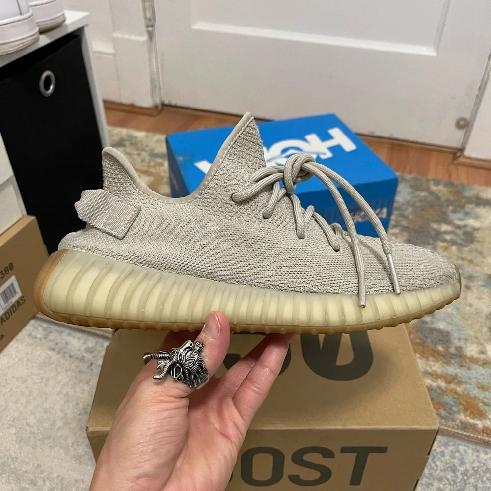 EUC Men’s Size 8.5 (Euro Sz 42) Yeezy Boost 350 V2 Sneakers In Sesame Color - Picture 10 of 17